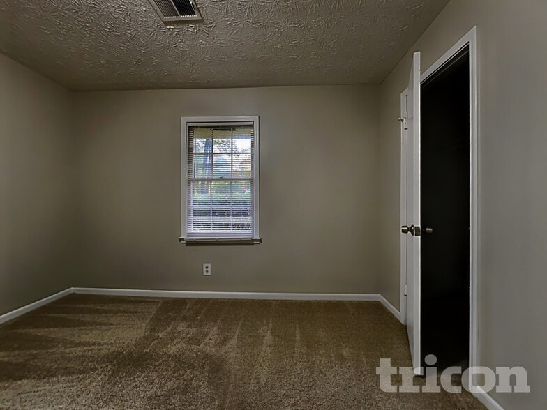 Building Photo - 3959 Grove Trail