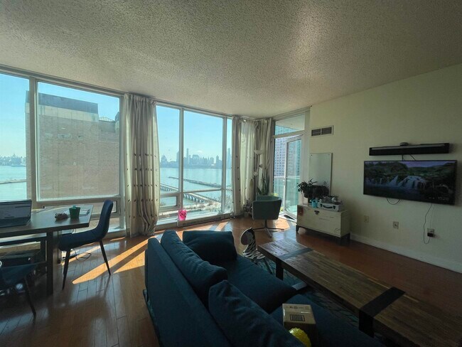 Building Photo - 20 Newport Pkwy