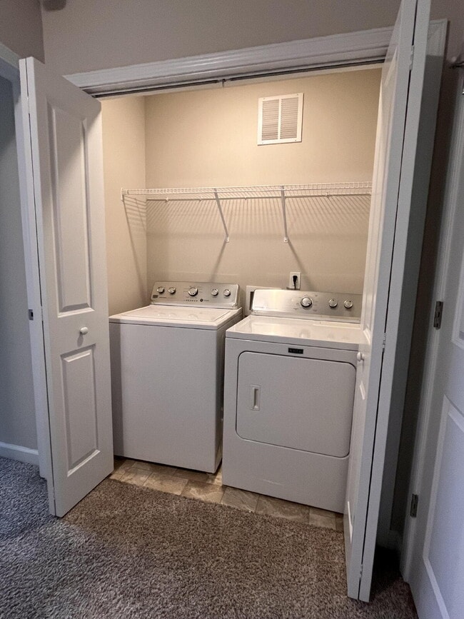 Building Photo - 2 Jaydn Dr W