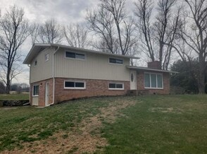 Building Photo - 4 Bedroom / 2 Bath Home  Kingsport, TN