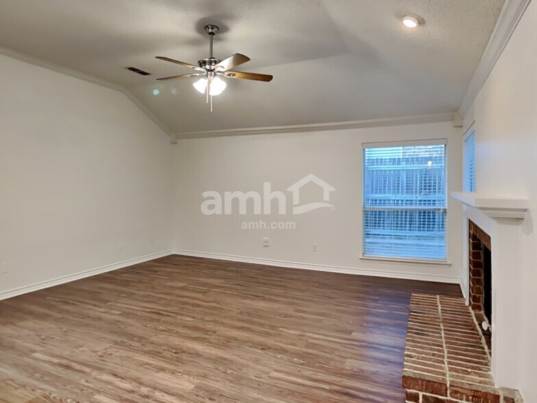 Building Photo - 4709 Shadow Crest Dr