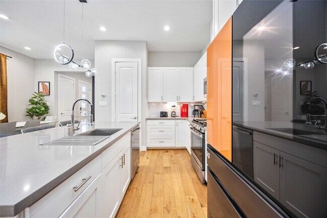 Building Photo - 5821 Kansas St