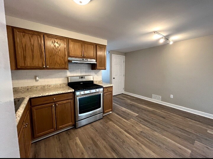 Building Photo - 1390 Lincoln Dr