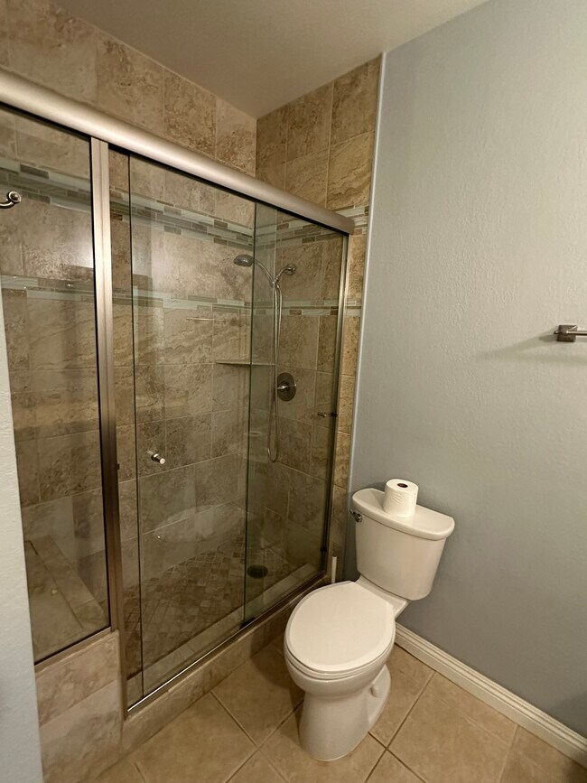 Building Photo - 898 English Holly Ln