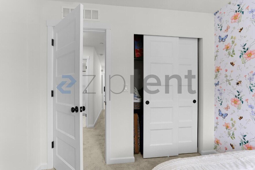 Building Photo - Unit