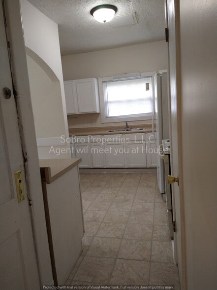 Building Photo - 4052 N Park Ave