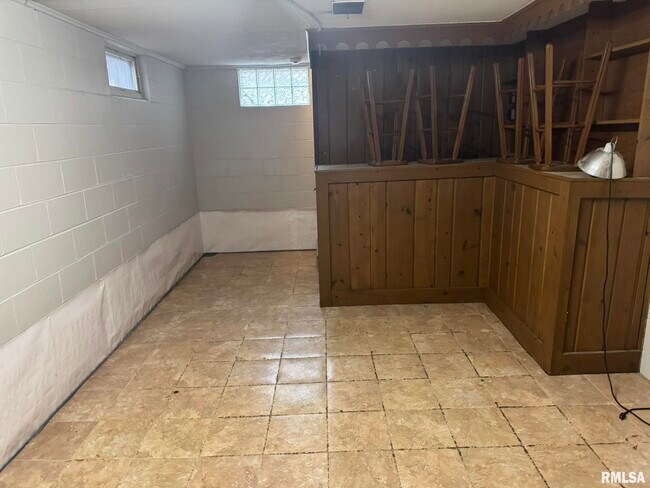 Building Photo - 3122 W Locust St