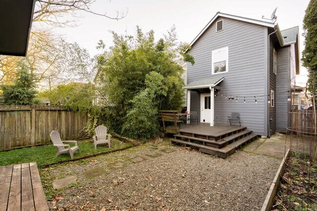 Building Photo - 5040 NE 18th Ave