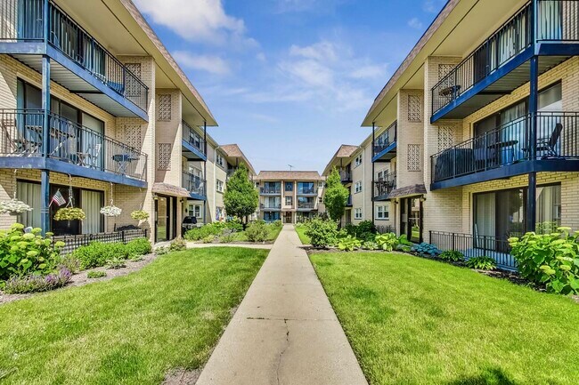 Building Photo - 6563 N Harlem Ave