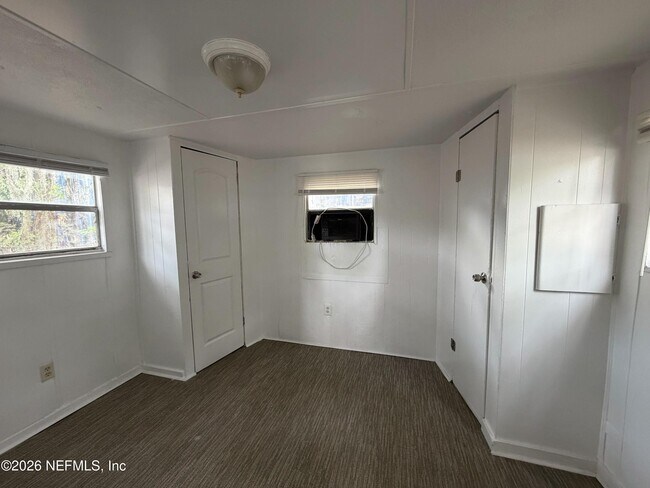 Building Photo - 5355 New Kings Rd