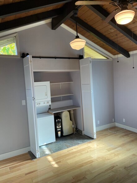 Building Photo - 102 Ash Way