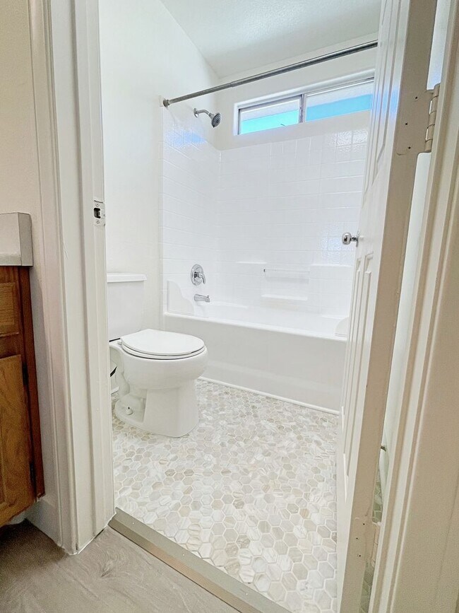 Building Photo - 4 BEDROOM WITH LOFT IN CUL DE SAC IN LONE MOUNTAIN