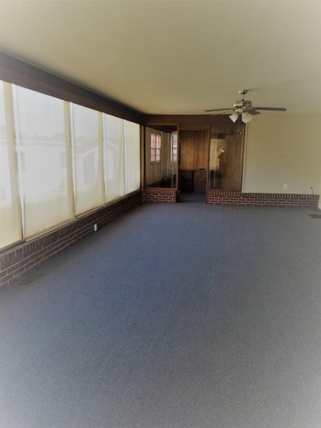 Building Photo - 3 bedroom 2 Bath Palmetto Street Florence ...