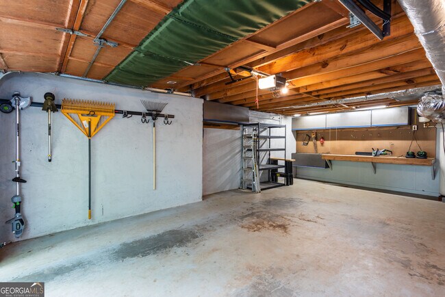 Building Photo - 2674 W Rugby Ave