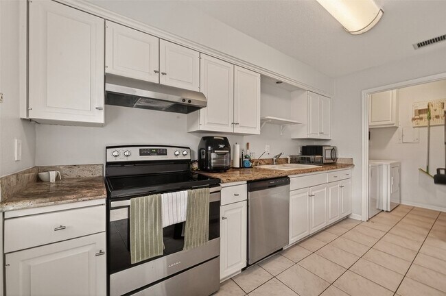 Building Photo - 6404 Burgoyne Dr.