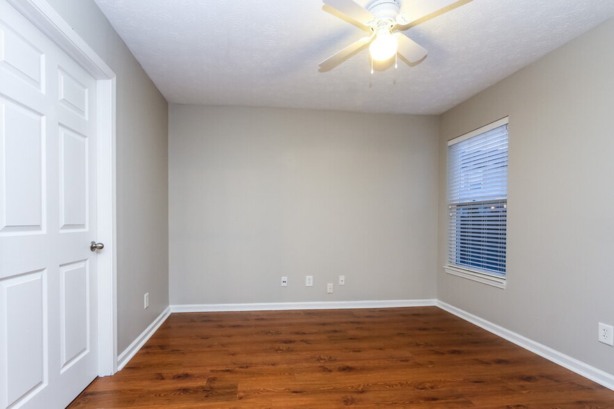 Building Photo - 975 Needle Ridge Ln