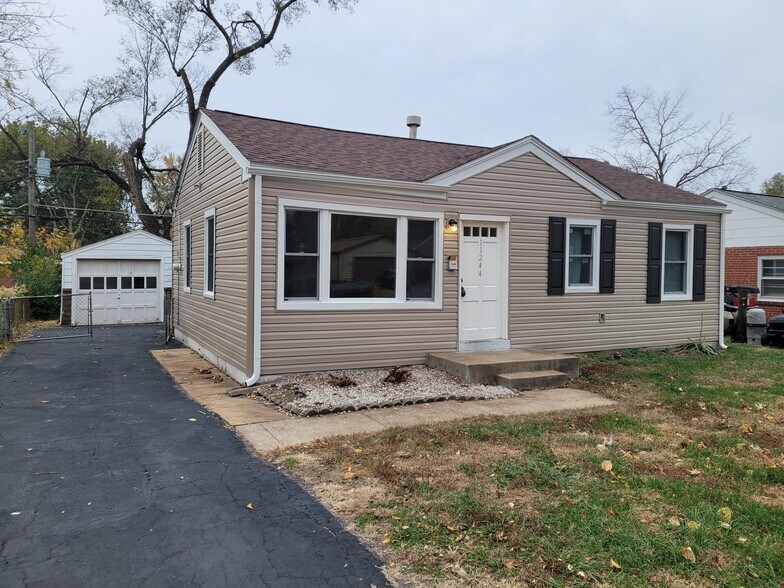 Primary Photo - 11244 Saint Clement Ln