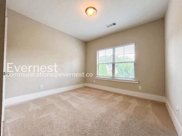Building Photo - 6010 Winding Lakes Dr