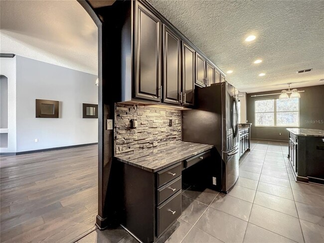 Building Photo - 10041 Oak Quarry Dr