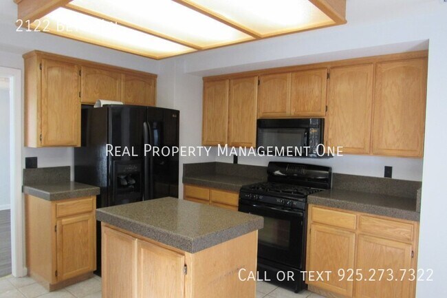 Building Photo - 2122 Betty Ln