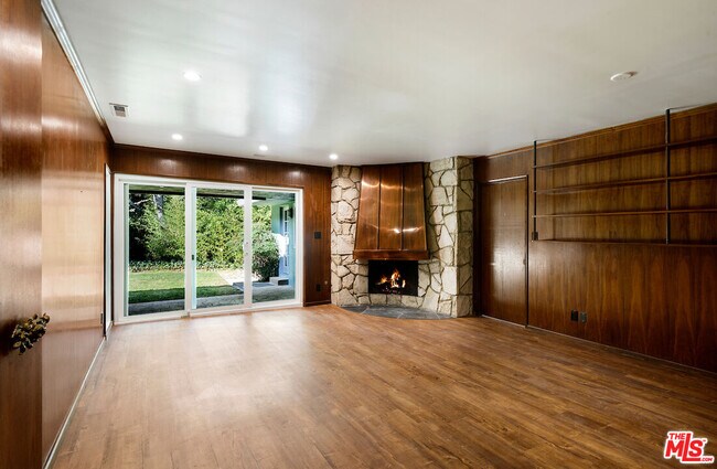 Building Photo - 3151 Oakdell Ln