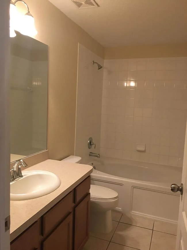 Building Photo - Townhome on Northside of Lakeland