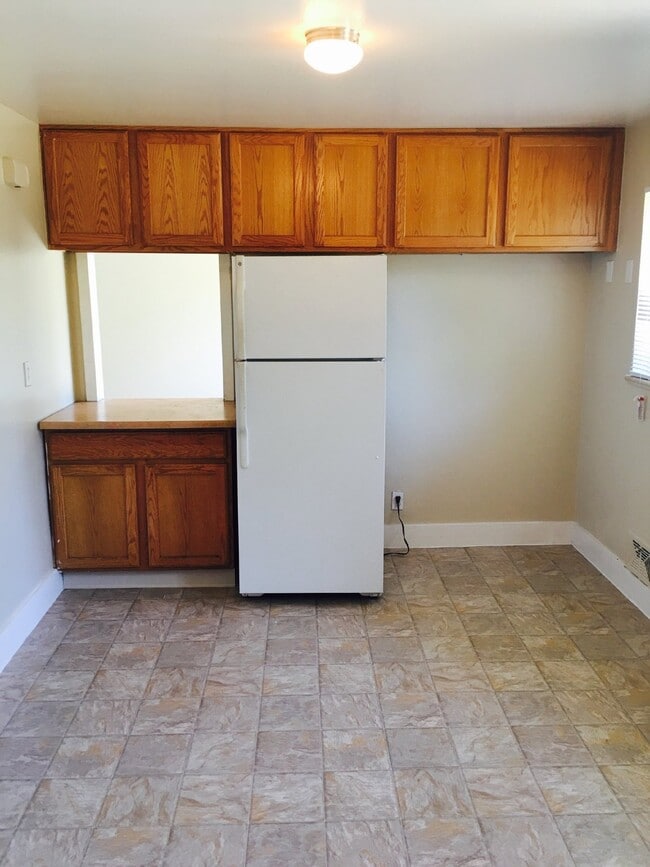 Building Photo - Spacious 4BR/2BA Home with HUGE Yard! AVAI...