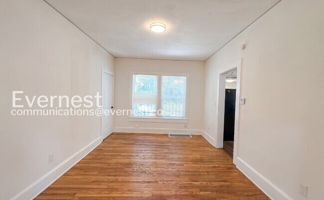 Building Photo - 3 Bed/2 Bath Home with Fenced Yard / Available Now!