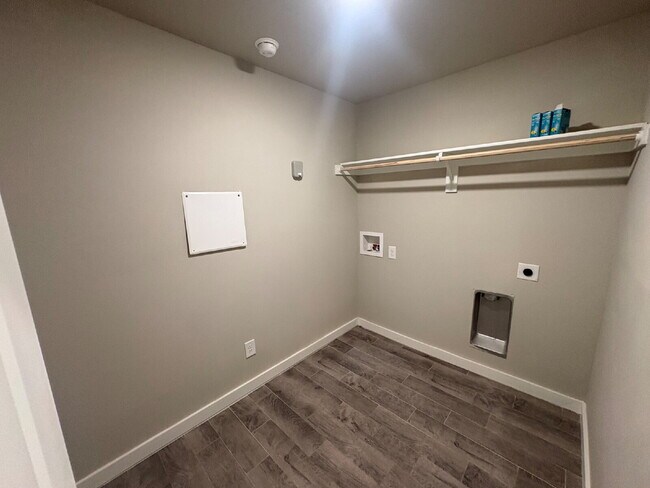 Building Photo - * MOVE IN SPECIAL * Beautiful 4 Bedroom 2 Bath Home in Wollforth!