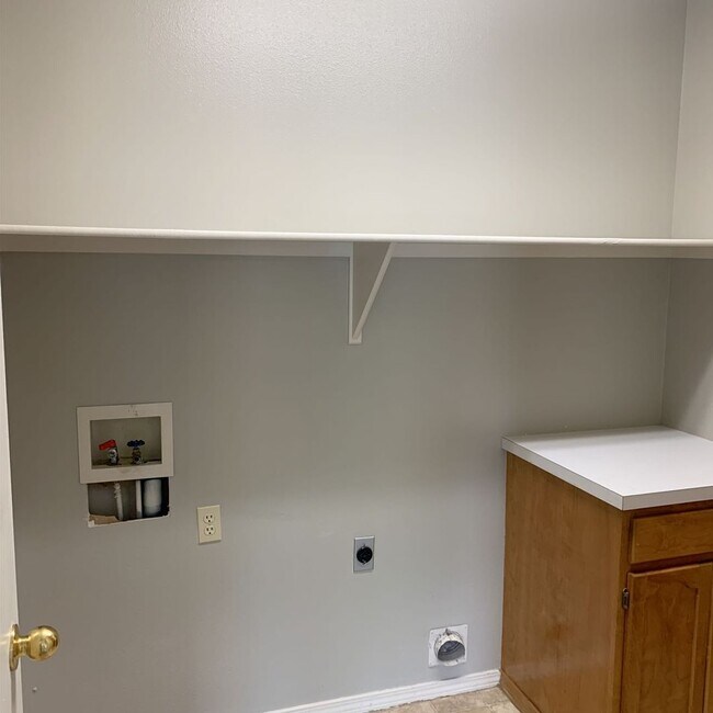 Building Photo - Mitchell Duplex