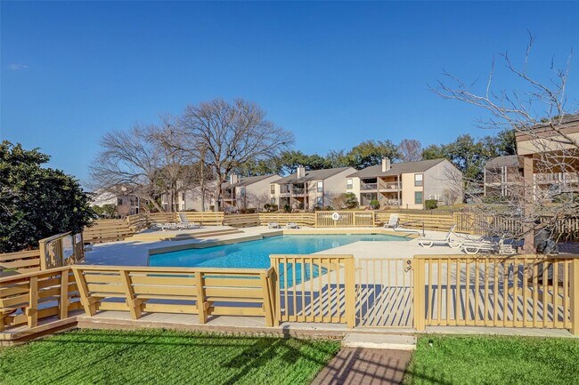 Building Photo - 112 Harbour Town Dr