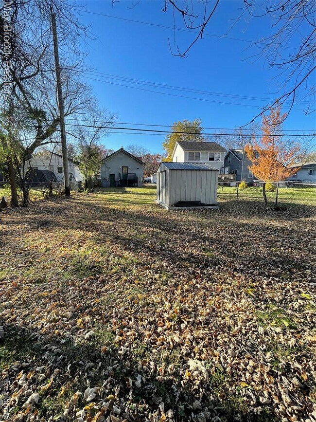 Building Photo - 808 Laprairie St