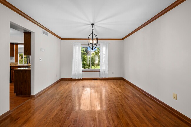 Building Photo - 38636 Rutgers Dr