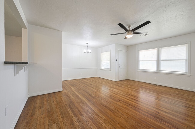 Building Photo - 1349 Kinkaid Dr