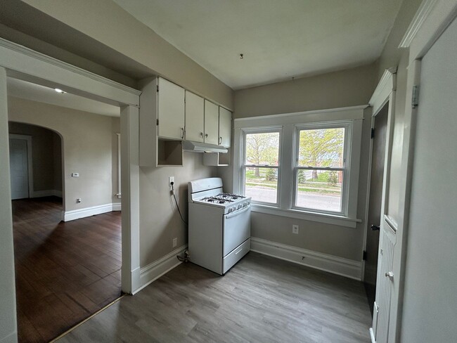 Building Photo - 3 Bed 1 Bath house in Rock Island