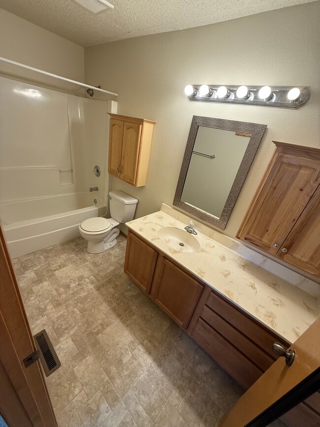 Building Photo - 6020 Bennett Ct S