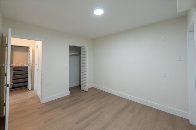 Building Photo - 1615 NE 9th St