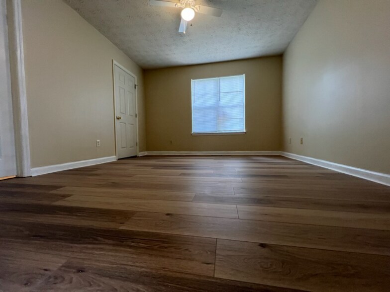 Building Photo - 3824 Meadow Green Ct