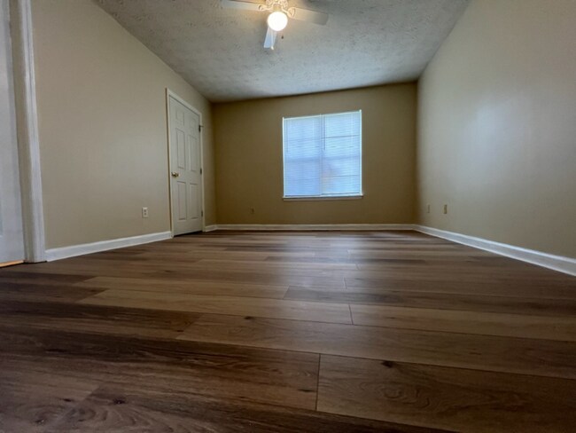 Building Photo - 3824 Meadow Green Ct