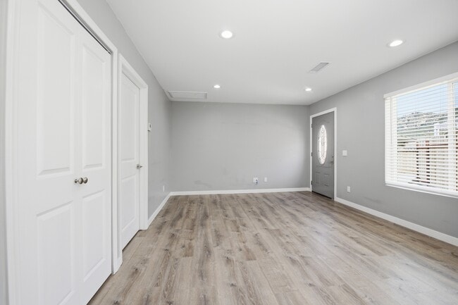 Building Photo - 2423 Smokewood Pl