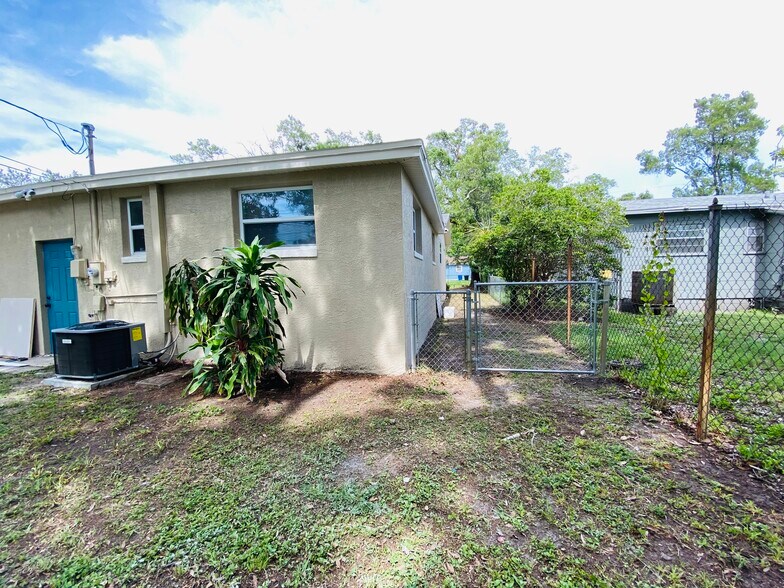 Fully fenced backyard with gates - 1701 26th St S
