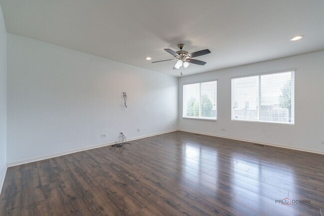 Building Photo - 202 Minuet Cir