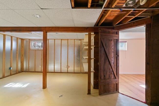 Building Photo - 3 Bedroom 1 Bath