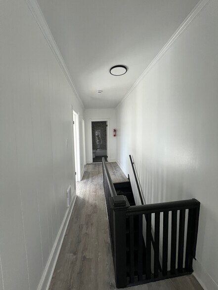 Building Photo - 1132 W 8th St