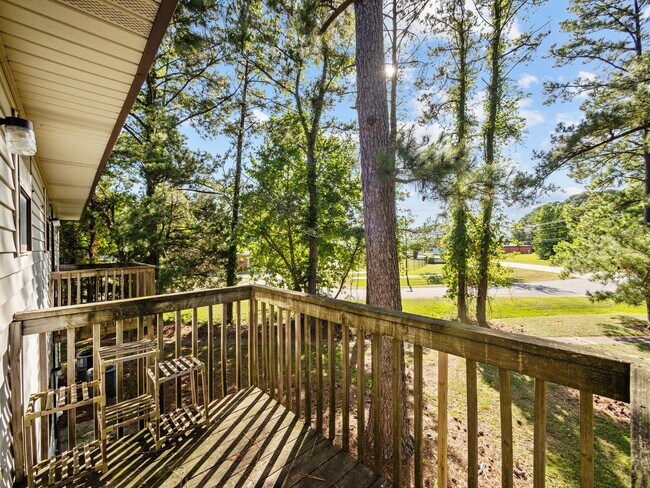 Building Photo - 110 Ravenwood Dr