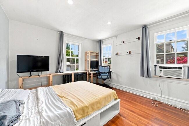 Building Photo - Beautiful 3B/2B Twin with Off-Street Parking in West Chester Borough