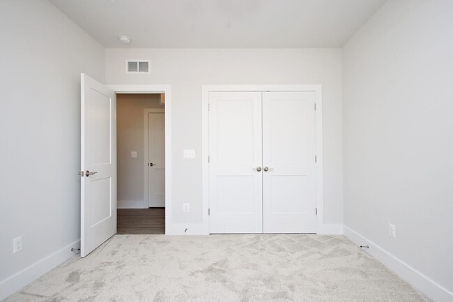 Building Photo - Pet-Friendly Brookhill Commons Townhome-Style Condo