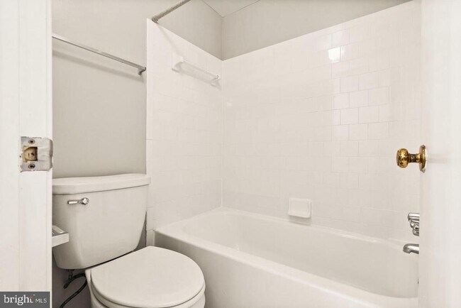 Building Photo - 4401 Pembrook Village Dr
