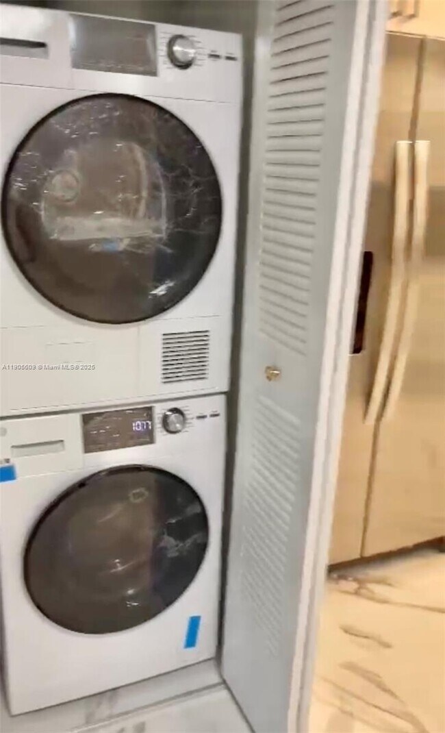 Building Photo - 21123 E Dixie Hwy