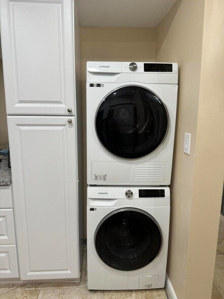 Building Photo - 1605 S US Hwy 1